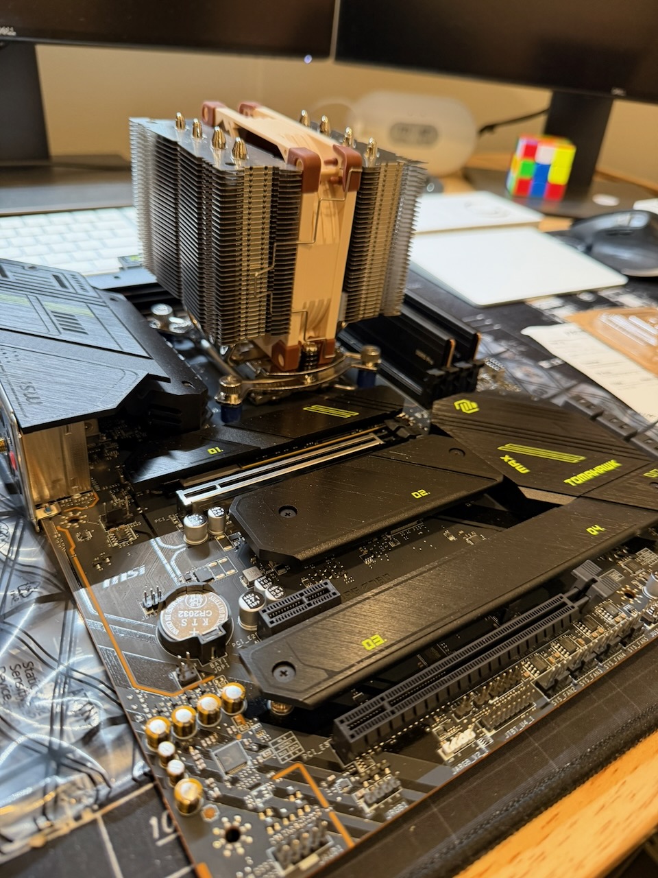 Motherboard assembled with Noctua NH-D9L and RAM installed